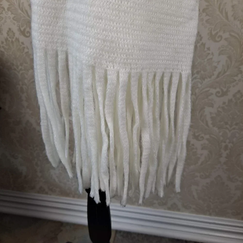 Steve Madden Cream Color Blanket Scarf Wrap Fringed Ends One Size EUC